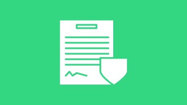 Yeşil arka planda izole edilmiş beyaz sözleşmeli kalkan simgesi. Sigorta konsepti. Güvenlik, güvenlik, koruma, konsept koruma. 4K Video hareketli grafik canlandırması