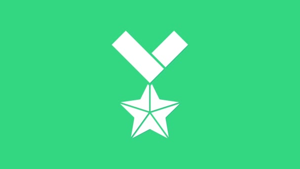 Witte militaire beloning medaille pictogram geïsoleerd op groene achtergrond. Legerteken. 4K Video motion grafische animatie — Stockvideo