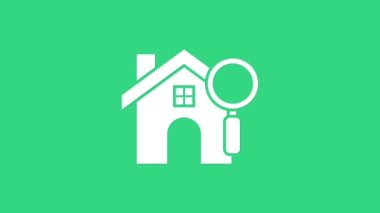 Beyaz Arama Evi simgesi yeşil arkaplanda izole edildi. Büyüteç altındaki bir evin emlak sembolü. 4K Video hareketli grafik canlandırması