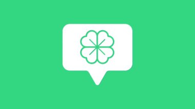 Beyaz Dört yapraklı yonca yeşil arkaplanda izole edilmiş konuşma baloncuğu ikonu. Mutlu Aziz Patrick günleri. 4K Video hareketli grafik canlandırması