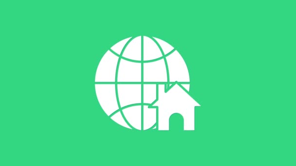 Biały Globus z ikoną symbolu domu na zielonym tle. Koncepcja nieruchomości. 4K Animacja graficzna ruchu wideo — Wideo stockowe