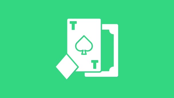 Biała karta do gry z ikoną symboli pik odizolowana na zielonym tle. Hazard w kasynie. 4K Animacja graficzna ruchu wideo — Wideo stockowe