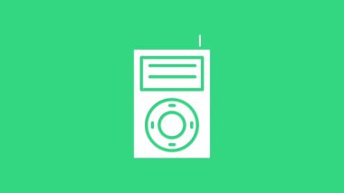 Beyaz Müzik MP3 çalar simgesi yeşil arkaplanda izole edildi. Taşınabilir müzik cihazı. 4K Video hareketli grafik canlandırması