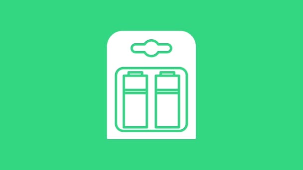 Hvitt batteri i pakningikon isolert på grønn bakgrunn. Lynnedslagssymbol. 4K Video motion grafisk animasjon – stockvideo