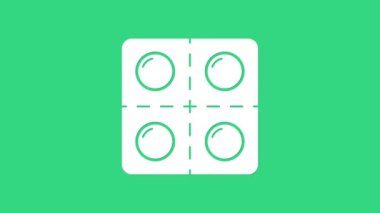 Beyaz Köpek ve haplar yeşil arka planda izole edilmiş. Hayvan için reçeteli ilaç. 4K Video hareketli grafik canlandırması