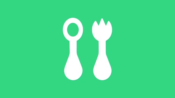 白色婴儿塑料餐具与叉子和勺子图标隔离在绿色背景。给孩子的餐具孩子们吃的东西。4K视频运动图形动画 — 图库视频影像