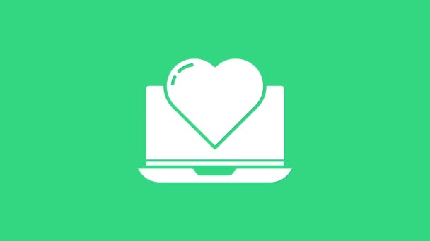 Weißer Laptop mit Herz-Symbol auf grünem Hintergrund. Valentinstag. 4K Video Motion Grafik Animation — Stockvideo
