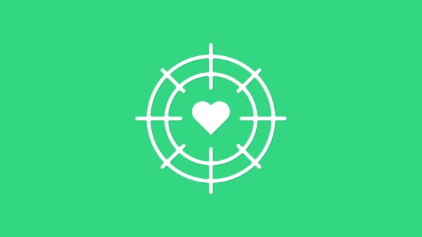 Wit hart in het centrum van darts doel doel pictogram geïsoleerd op groene achtergrond. Valentijnsdag. 4K Video motion grafische animatie — Stockvideo