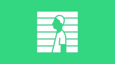 Beyaz Şüpheli suç ikonu yeşil arka planda izole edildi. Hapishanedeki suçlu, yönetim kurulunun yanında şüpheli. 4K Video hareketli grafik canlandırması