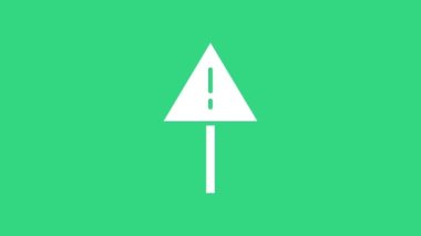 Yeşil arkaplanda beyaz ünlem işareti var. Tehlike uyarısı, dikkat, dikkat, tehlike uyarısı. 4K Video hareketli grafik canlandırması