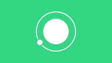 Dünya 'nın yörüngesindeki beyaz yapay uydular yeşil arka planda izole edilmiş dış uzay ikonunda. İletişim, navigasyon konsepti. 4K Video hareketli grafik canlandırması