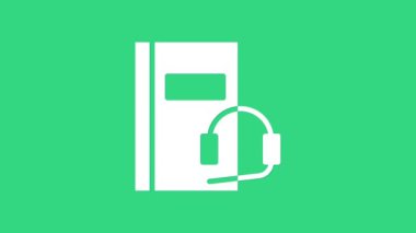 Beyaz Ses kitabı simgesi yeşil arkaplanda izole edildi. Kulaklıklı kitap. Ses rehberi işareti. Çevrimiçi öğrenme kavramı. 4K Video hareketli grafik canlandırması