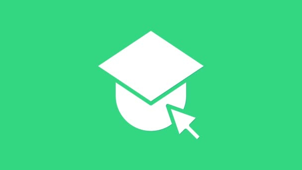 Fehér ballagási sapka a földgömb ikon elszigetelt zöld alapon. Világoktatási szimbólum. Online tanulás vagy e-learning koncepció. 4K Videó mozgás grafikus animáció — Stock videók