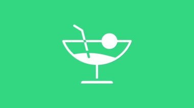 Yeşil arka planda beyaz kokteyl ikonu izole edildi. 4K Video hareketli grafik canlandırması