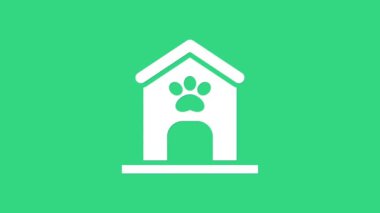 Beyaz Köpek Evi ve pati izi ikonu yeşil arka planda izole edilmiş. Köpek kulübesi. 4K Video hareketli grafik canlandırması