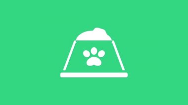 Yeşil arka planda izole edilmiş kedi ya da köpek ikonu için beyaz evcil hayvan yemek kasesi. Köpek ya da kedi pençesi izi. 4K Video hareketli grafik canlandırması