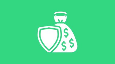 Beyaz Kalkan ve dolar sembollü para çantası yeşil arka planda izole edilmiş. Güvenlik kalkanı koruması. Para güvenliği konsepti. 4K Video hareketli grafik canlandırması