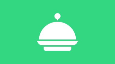 Yeşil arka planda izole edilmiş bir tepsi yemek ikonu ile kaplanmış beyaz Noel. Tepsi ve kapak işareti. Mutlu Noeller ve mutlu yıllar. 4K Video hareketli grafik canlandırması