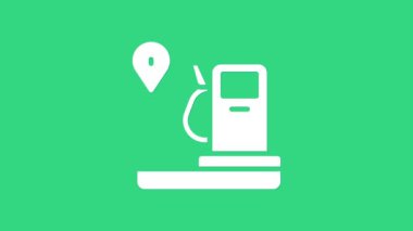 Beyaz konum ve benzin istasyonu ikonu yeşil arka planda izole edildi. Araba yakıtı sembolü. Benzin pompası. 4K Video hareketli grafik canlandırması