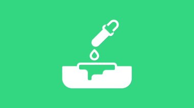 Yeşil zemin üzerinde pipet simgesi olan beyaz petri kabı. 4K Video hareketli grafik canlandırması