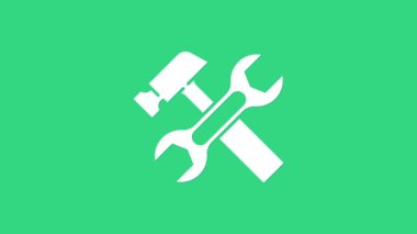 Yeşil arka planda beyaz haçlı çekiç ve ingiliz anahtarı simgesi var. Donanım aletleri. 4K Video hareketli grafik canlandırması