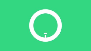 Yeşil arka planda beyaz bisiklet tekerleği simgesi izole edildi. Bisiklet yarışı. Tekerlek havası. Spor malzemeleri. 4K Video hareketli grafik canlandırması