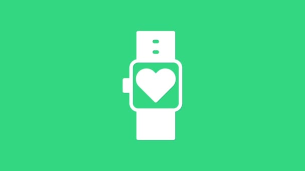Белые смарт часы, показывающие значок частоты сердцебиения изолированы на зеленом фоне. Концепция приложения. Видеографическая анимация 4K — стоковое видео