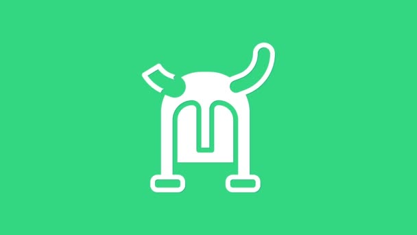 Blanco Vikingo en casco con cuernos icono aislado sobre fondo verde. Animación gráfica de vídeo 4K — Vídeo de stock