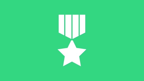 Witte militaire beloning medaille pictogram geïsoleerd op groene achtergrond. Legerteken. 4K Video motion grafische animatie — Stockvideo