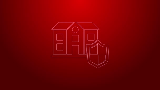 盾のアイコンが赤い背景に隔離された緑の線の家。保険の概念。セキュリティ、安全性、保護、保護の概念。4Kビデオモーショングラフィックアニメーション — ストック動画