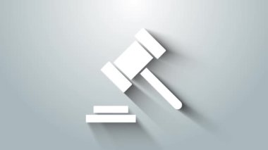 Beyaz Yargıç Tokmak simgesi gri arka planda izole edildi. Gavel cezaların, faturaların, mahkemenin, adaletin hükmünü verecek. Açık arttırma çekici. 4K Video hareketli grafik canlandırması