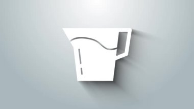 Gri arka planda su ikonu olan beyaz sürahi bardaklar. Su için çaydanlık. İçme suyu dolu cam sürahi. 4K Video hareketli grafik canlandırması