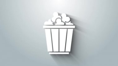 Beyaz patlamış mısır, gri arka planda izole edilmiş karton kutu simgesinde. Patlamış mısır kutusu. 4K Video hareketli grafik canlandırması