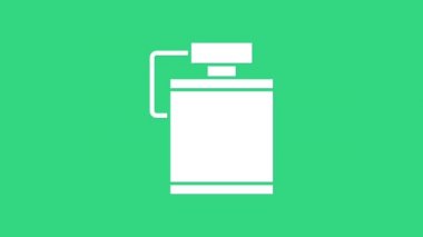 Yeşil arka planda beyaz matara ikonu izole edildi. Turist matarası ikonu. Kampanyada bir kavanoz su kullanıldı. 4K Video hareketli grafik canlandırması