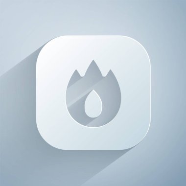 Kağıt kesiği Ateş alev simgesi gri arkaplanda izole edildi. Kağıt sanatı tarzı. Vektör.