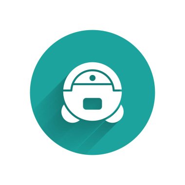 Beyaz Robot elektrikli süpürge ikonu uzun gölgeli izole edilmiş. Otomatik süpürme için ev aletleri, ev temizliği için dijital cihazlar. Yeşil daire düğmesi. Vektör.