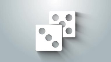 Beyaz Oyun zar simgesi gri arkaplanda izole edildi. Kumarhane kumarı. 4K Video hareketli grafik canlandırması