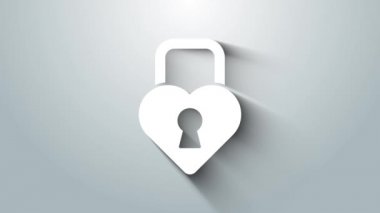 Beyaz Kale, gri arka planda izole edilmiş kalp simgesi şeklinde. Kilitli Kalp. Aşk sembolü ve anahtar deliği işareti. 4K Video hareketli grafik canlandırması