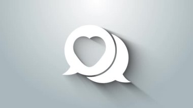 Beyaz Kalp 'in konuşma baloncuğu simgesi gri arkaplanda izole edildi. 4K Video hareketli grafik canlandırması