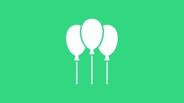 Yeşil arka planda izole edilmiş kurdele ikonu olan beyaz balonlar. 4K Video hareketli grafik canlandırması