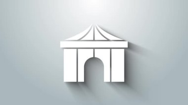 Beyaz Sirk çadır simgesi gri arkaplanda izole edildi. Karnaval kamp çadırı. Eğlence parkı. 4K Video hareketli grafik canlandırması