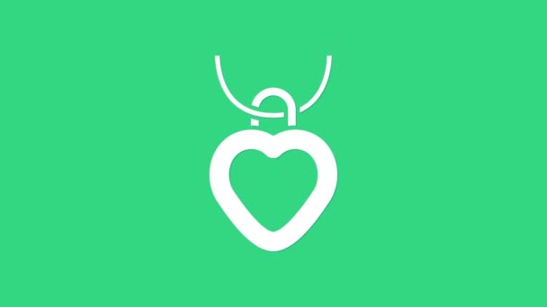 Κολιέ λευκό με μενταγιόν σε σχήμα καρδιάς που απομονώνονται σε πράσινο φόντο. Κοσμήματα διακόσμηση. Παγκόσμια Ημέρα Ευτυχισμένης Γυναίκας. 4K Γραφική κίνηση κίνησης βίντεο — Αρχείο Βίντεο