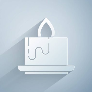 Kağıt kesiği Aroma mum simgesi gri arkaplanda izole edilmiş. Kağıt sanatı tarzı. Vektör.