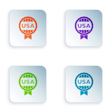 Beyaz arkaplanda yıldız simgesi olan renk madalyası. Kazanan başarı işareti. Ödül madalyası. Kare düğmelere renkli simgeleri yerleştir. Vektör.