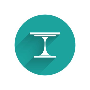 Beyaz yuvarlak masa simgesi uzun gölgeli izole edilmiş. Yeşil daire düğmesi. Vektör.