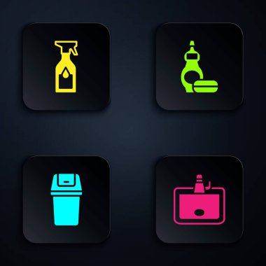 Çamaşır leğeni, temizlik spreyi, çöp tenekesi ve bulaşık deterjanı hazırla. Siyah kare düğme. Vektör.