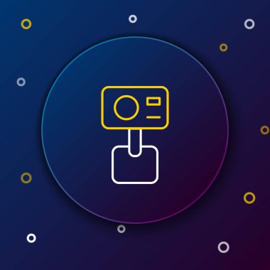 Sıra Eylemi ekstrem kamera simgesi mavi arkaplanda izole edildi. Ekstrem sporları çekmek için video kamera ekipmanı. Renkli taslak konsepti. Vektör.