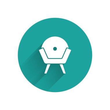 Uzun gölgeli beyaz Kol Koltuğu simgesi. Yeşil daire düğmesi. Vektör.