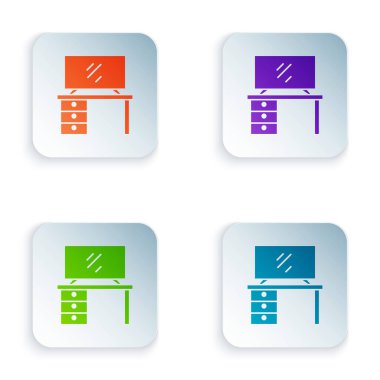 Renkli televizyon masası simgesi beyaz arkaplanda izole edildi. Kare düğmelere renkli simgeleri yerleştir. Vektör.