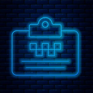 Parlayan neon hat taksi ehliyeti ikonu tuğla duvar arkasında izole edilmiş. Vektör.